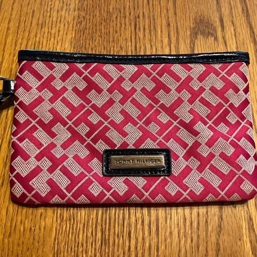 Tommy-Hilfiger Women's Red/Pink Geometric Patterned Wristlet Wallet